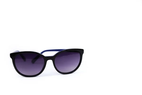 Czarne Fioletowe Okulary Przeciwsłoneczne Odizolowane Białym Tle Przestrzeń Kopiowania Widok — Zdjęcie stockowe