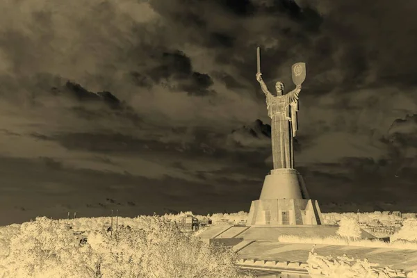 Berömda Motherland Monument Kiev Ukraina — Stockfoto