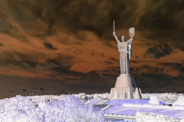 Berömda Motherland Monument Kiev Ukraina — Stockfoto