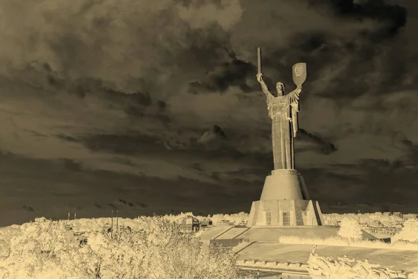 Berömda Motherland Monument Kiev Ukraina — Stockfoto