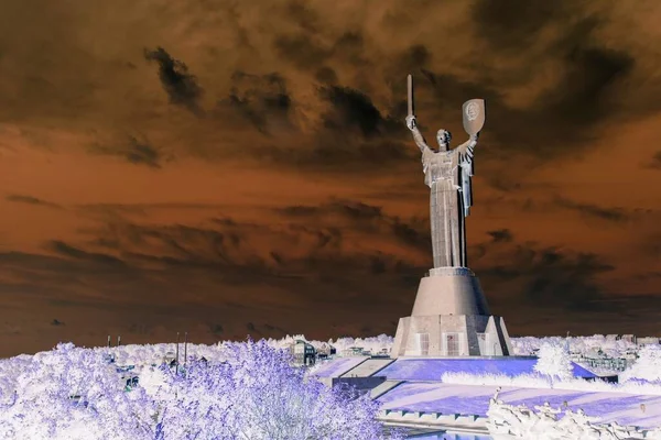 Famoso Monumento Pátria Kiev Ucrânia — Fotografia de Stock