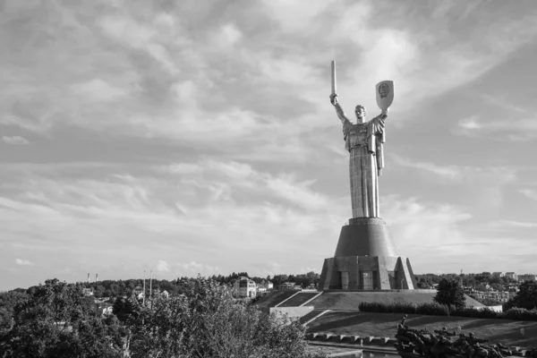 キエフ ウクライナの有名な祖国の記念碑 — ストック写真