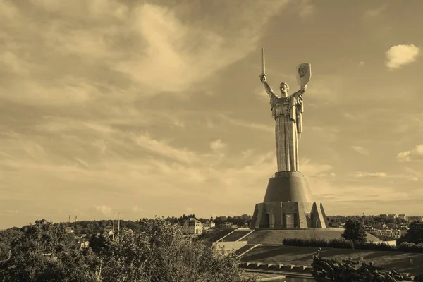 Памятник Родине Киеве Украина — стоковое фото