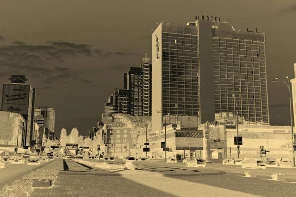 Negativer Imageeffekt Der Straßen Gebäude Und Architektur Kiews — Stockfoto