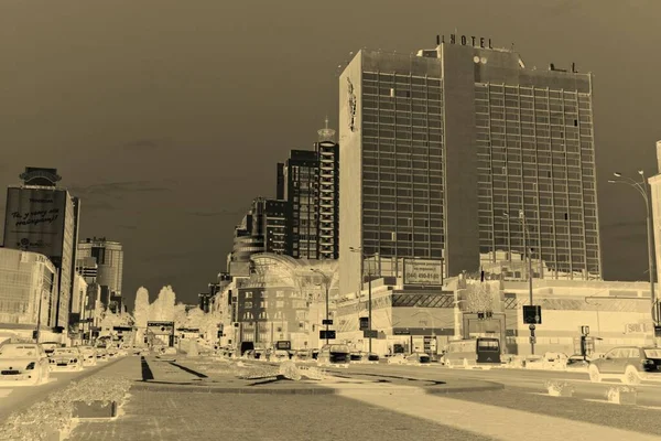 Negativer Imageeffekt Der Straßen Gebäude Und Architektur Kiews — Stockfoto
