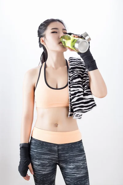 Hermosa asiático boxeo mujer — Foto de Stock