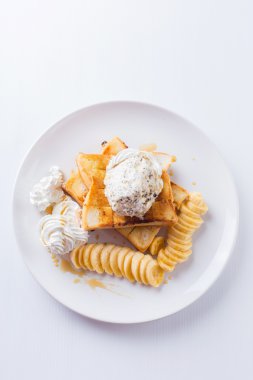 Dondurma ve muz ile bal tost