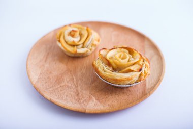 Mini elma gül börek