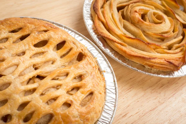 Tarta de manzana y tarta de manzana rosa —  Fotos de Stock