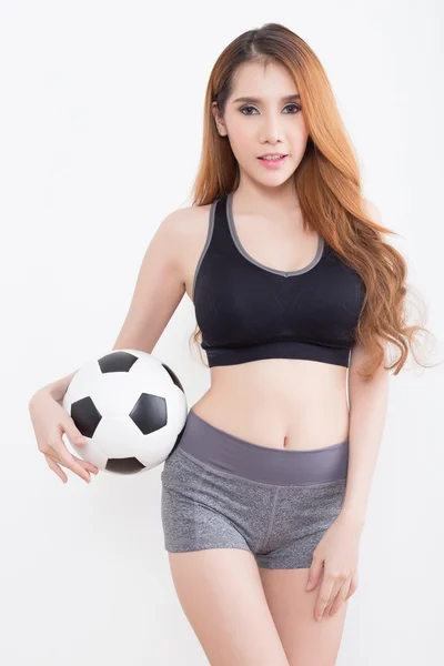 サッカー ボールを持つセクシーな女 — ストック写真