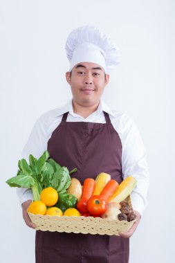 Meyve ve sebze tutan bir şef portresi