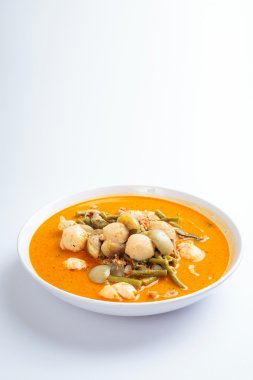 Et topu ile sıcak köri 