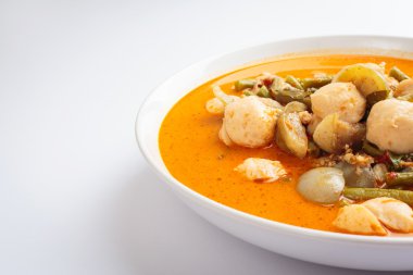 Et topu ile sıcak köri 