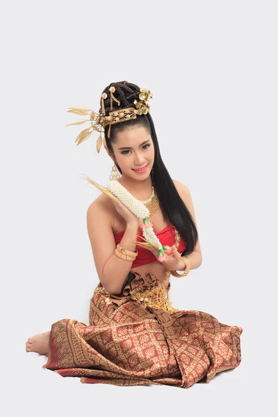 Mujer tailandesa en traje tradicional de Tailandia — Foto de Stock