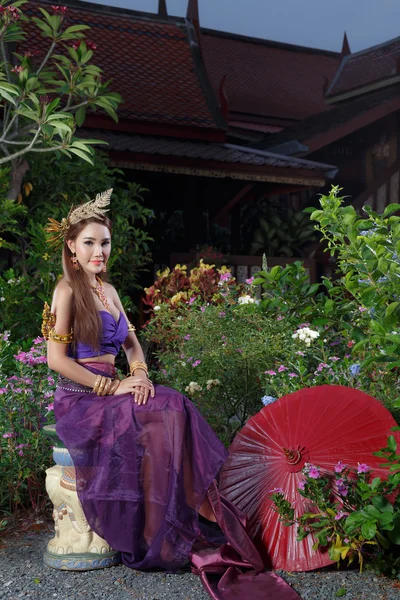 Ταϊλανδέζα με παραδοσιακή ενδυμασία — Φωτογραφία Αρχείου