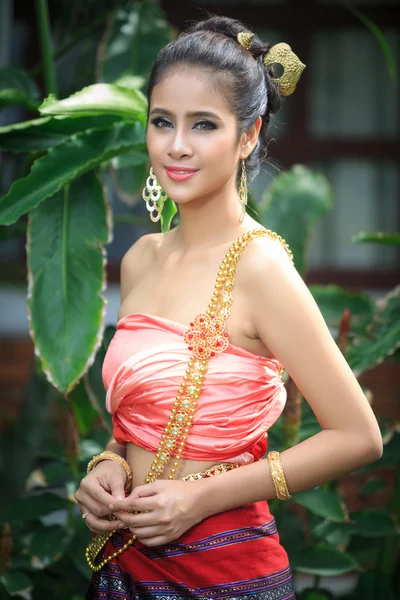 Mulher tailandesa em traje tradicional — Fotografia de Stock
