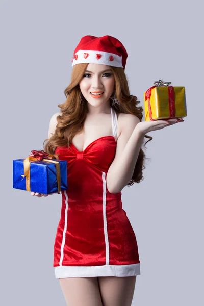 Mulher bonita em roupas de Papai Noel — Fotografia de Stock