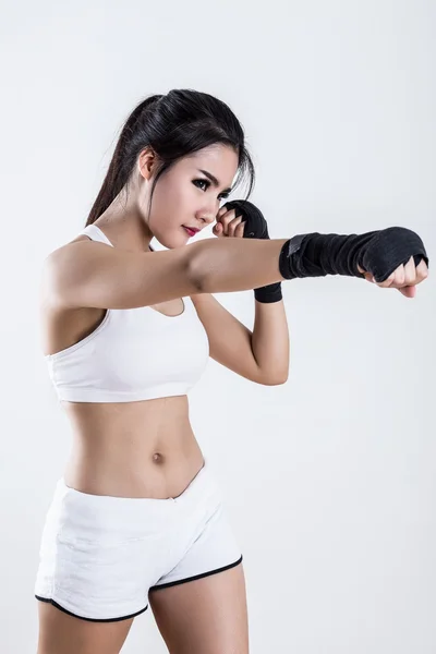 Mulher de boxe - fundo branco — Fotografia de Stock