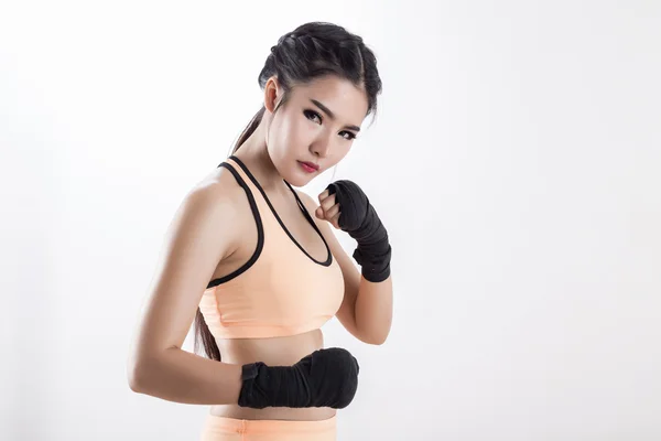 Mulher de boxe - fundo branco — Fotografia de Stock