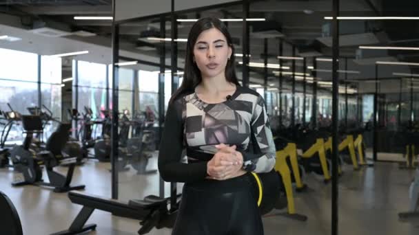 Bela Morena Menina Instrutor Fitness — Vídeo de Stock