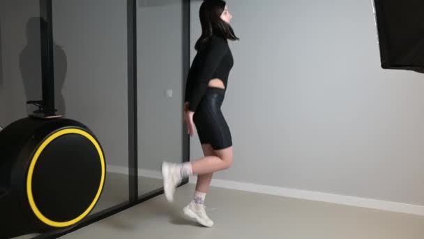 Piękne Brunetka Dziewczyna Fitness Trener — Wideo stockowe
