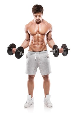 kaslı vücut geliştirmeci biri dumbbells ile yapıyor