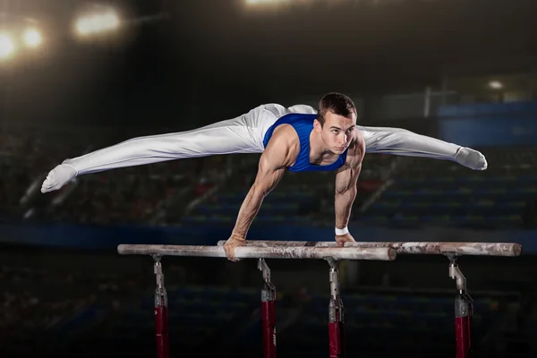 Portrét mladého muže gymnastů — Stock fotografie