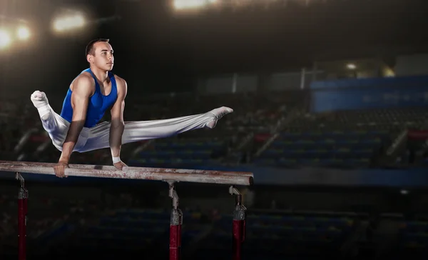 Portret van de jonge man gymnasten — Stockfoto