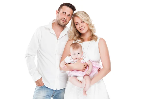 Mooie jonge gezin met kleine baby — Stockfoto