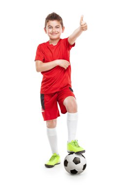 futbol ile ayakta genç futbolcu
