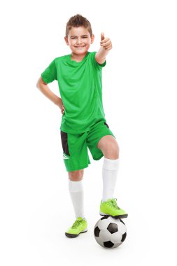 futbol ile ayakta genç futbolcu
