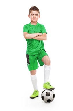 futbol ile ayakta genç futbolcu