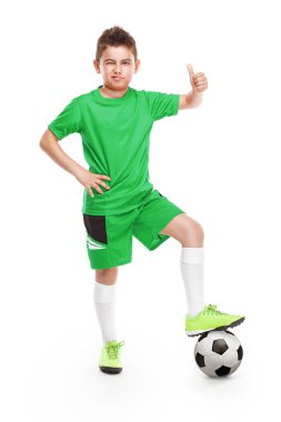 futbol ile ayakta genç futbolcu