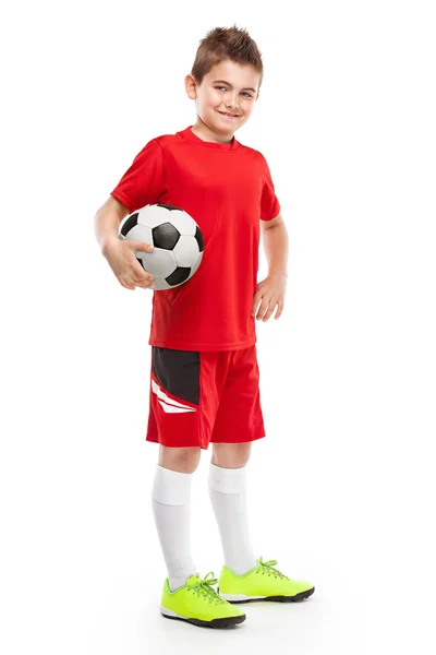 In piedi giovane giocatore di calcio in possesso di calcio — Foto Stock