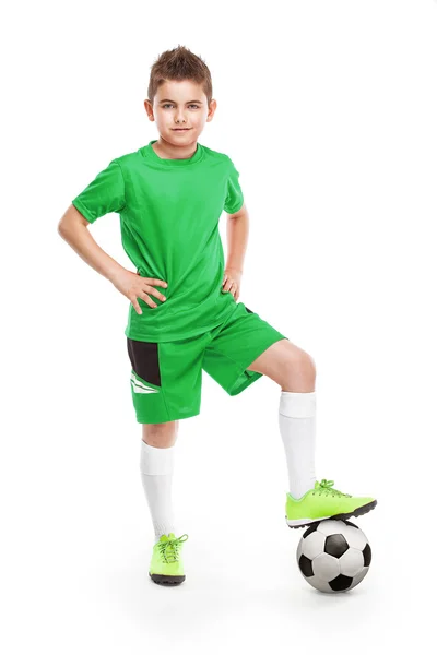 futbol ile ayakta genç futbolcu