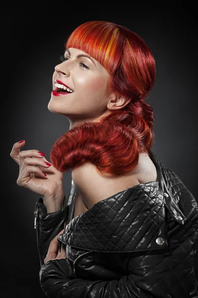 Cabello rojo. Retrato de chica de moda — Foto de Stock