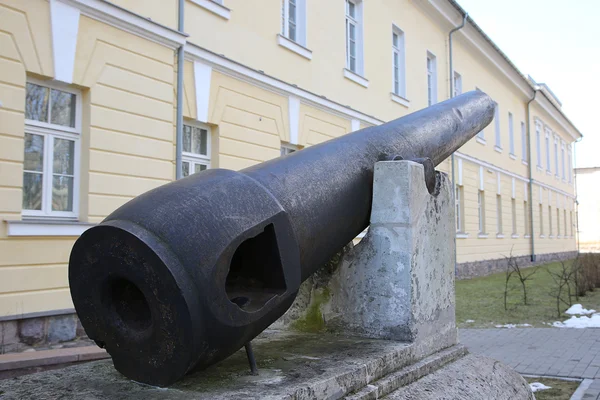 Пушка XIX века в Даугавпилсской крепости — стоковое фото