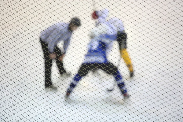 Two ice hockey player and referee facing off on ice — Stock Photo, Image