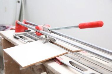 Seramik Karo kesici kiremit ile