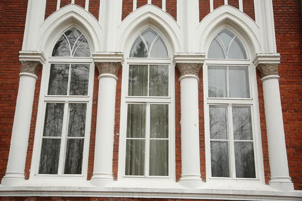 Ventana arqueada del castillo — Foto de Stock