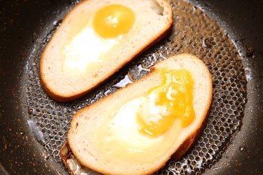 yumurta dihes ekmek ile