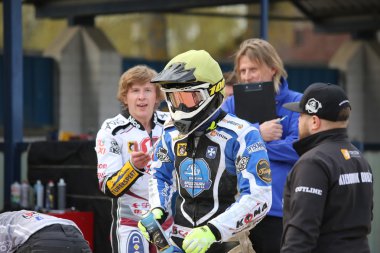 Maçtan önce biniciler