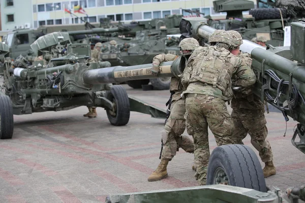 Equipaggiamento militare e soldati del 2nd Cavalry Regiment a Daugavpils — Foto Stock