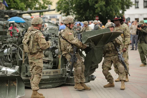 Equipaggiamento militare e soldati del 2nd Cavalry Regiment a Daugavpils — Foto Stock