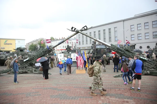 Equipaggiamento militare e soldati del 2nd Cavalry Regiment a Daugavpils — Foto Stock