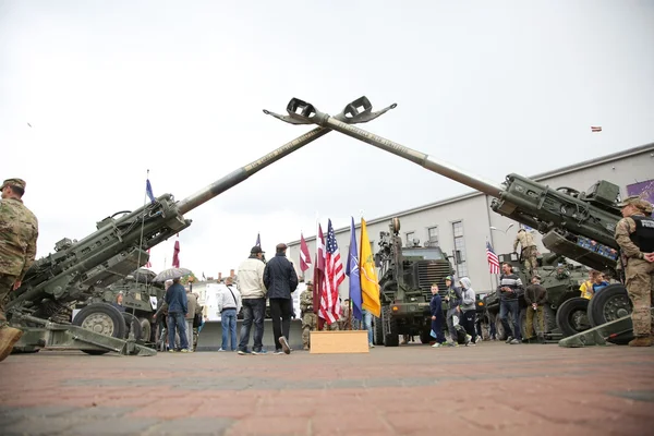 Equipaggiamento militare e soldati del 2nd Cavalry Regiment a Daugavpils — Foto Stock