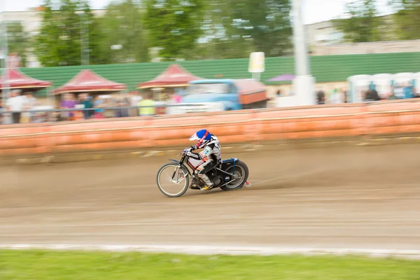 Pilotos de Speedway na pista — Fotografia de Stock