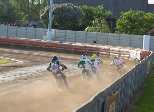 Pilotos de Speedway na pista — Fotografia de Stock