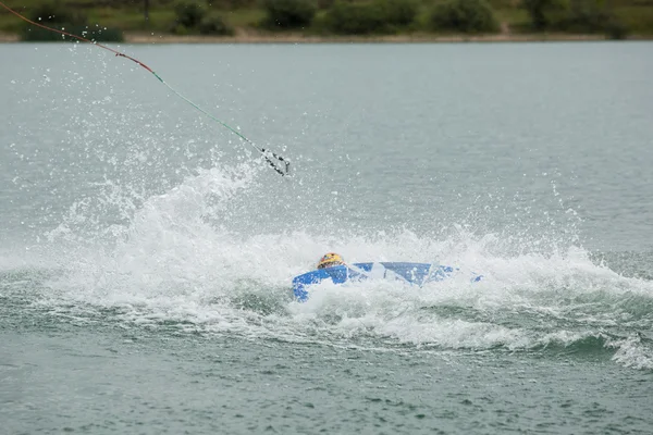 Wakeboard athlete fell into the water — Stock Photo, Image