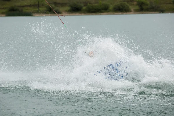 Wakeboard athlete fell into the water — Stock Photo, Image